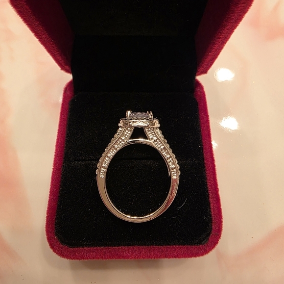 Modern Ring - Picture 3 of 3